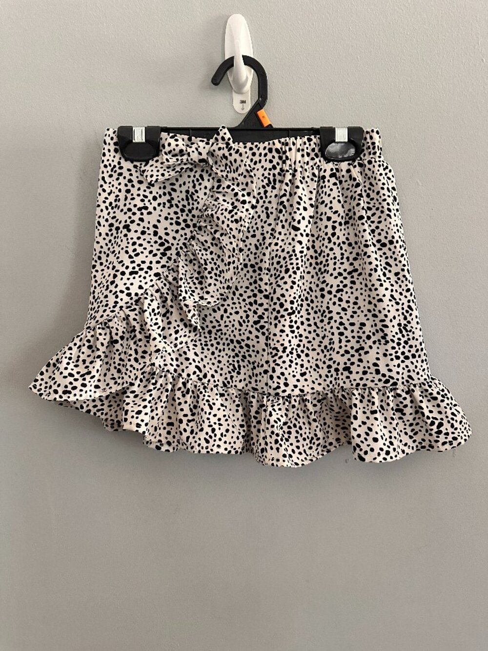 SHEIN Girls Dalmatian Print Ruffle Skirt Size 9Y Black & White Bow Accent
